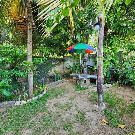 Hotel Tissamaharama Exterior photo