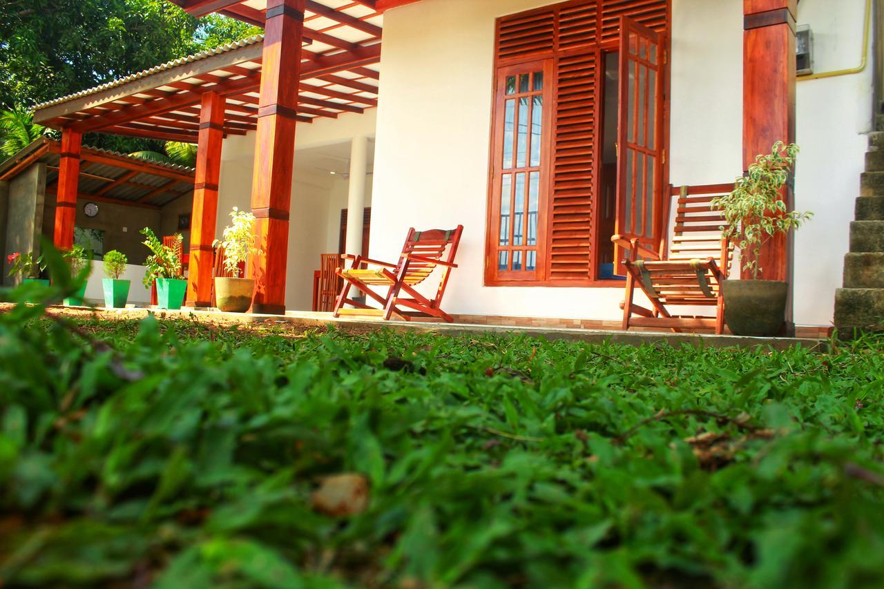 Hotel Tissamaharama Exterior photo